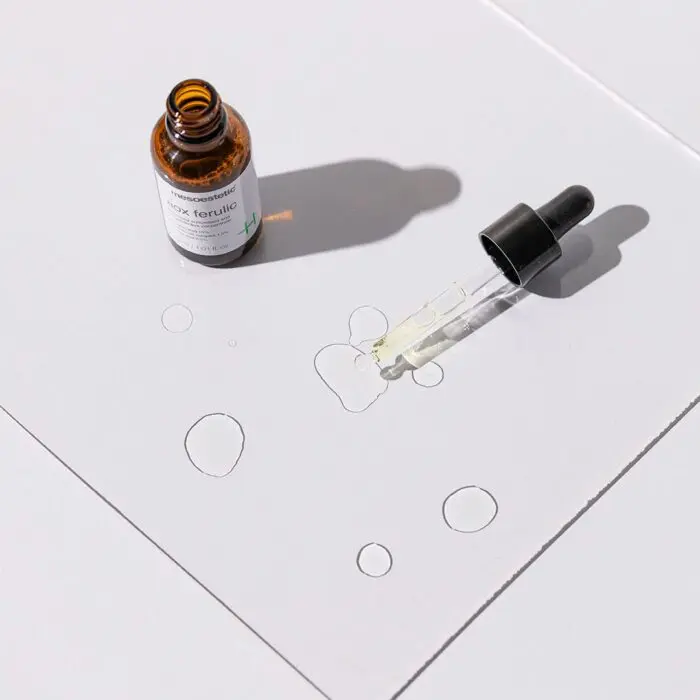 aox ferulic GLOBAL ANTIAGING SOLUTIONS Ein einzigartiges Zellschutzkonzentrat mit einer exklusiven Formel. Das Tagesserum wirkt antioxidant, gegen die frühzeitige Lichtalterung, schützt die Zellen und verleiht der Haut Leuchtkraft. 30 ml