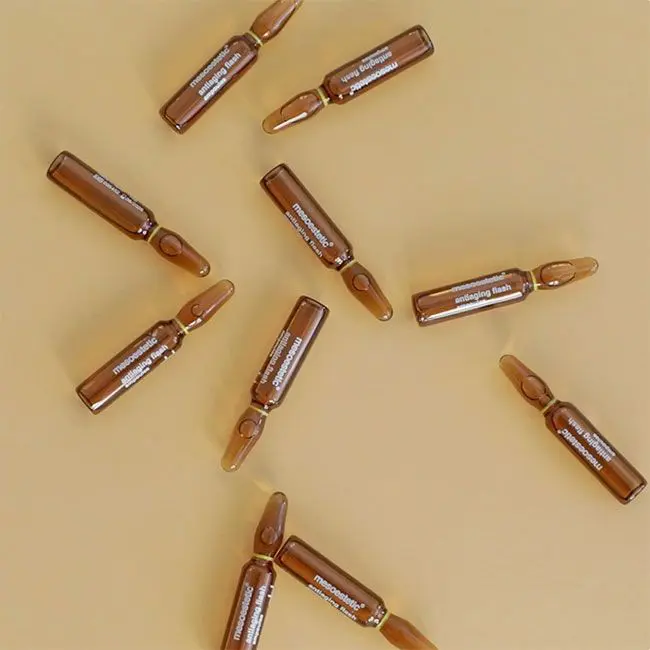 antiaging flash ampoules GLOBAL ANTIAGING SOLUTIONS Repariert und strafft die Haut sofort und beugt neuen Falten vor. Versorgt die Haut mit Feuchtigkeit und lässt sie strahlen. 10 x 2 ml
