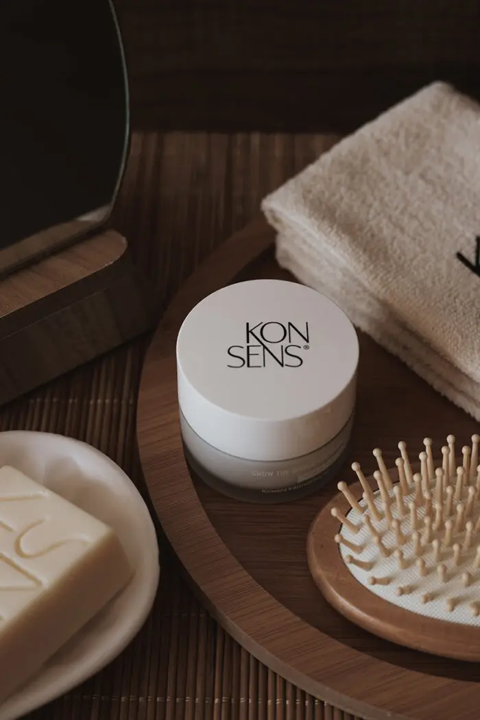 KONSENS Hyaluronic Anti-Aging Cream – Hochwirksame Creme mit Hyaluronsäure zur Hautpflege.