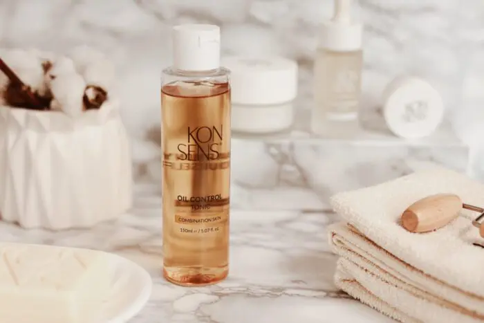 KONSENS Oil Control Tonic – Klärendes Gesichtstonic für Mischhaut und ölige Haut, ideal zur Reduzierung von Glanz und Verfeinerung der Poren.