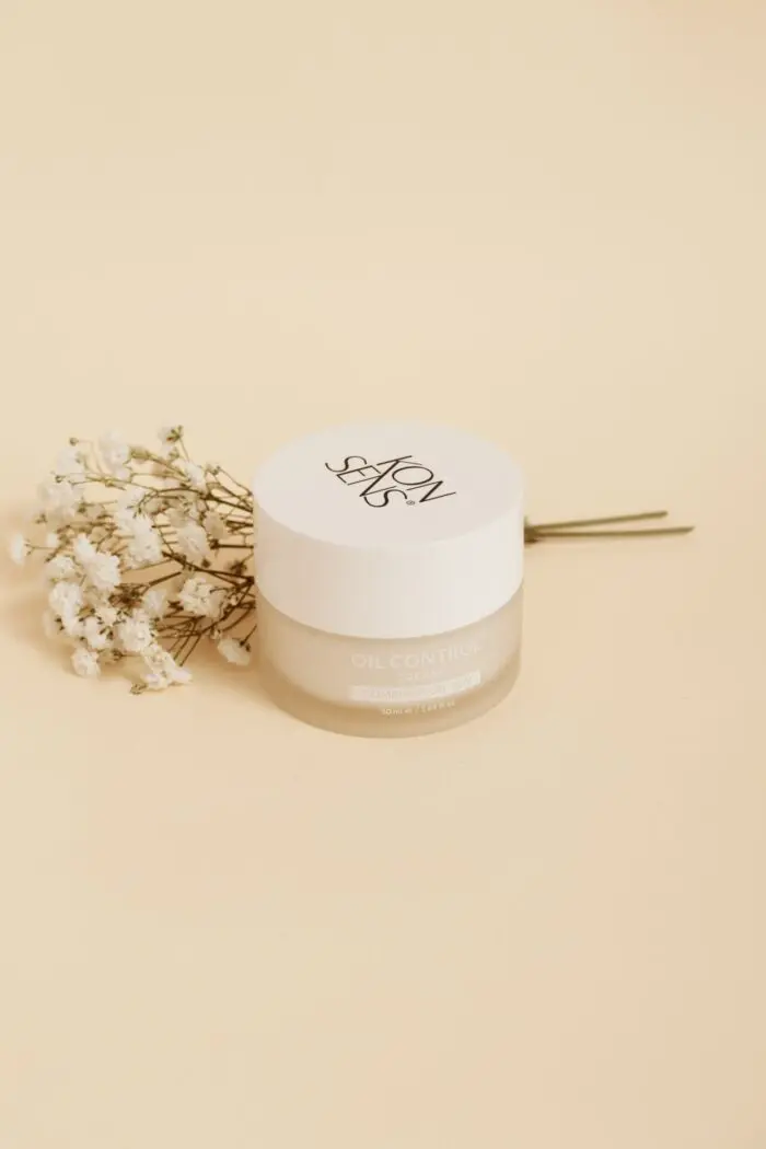 KONSENS Oil Control Cream – Hautpflege zur Talgregulierung und Porenverfeinerung.