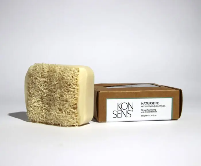 KONSENS Olivenseife mit Luffa für sanfte Reinigung und Peeling.